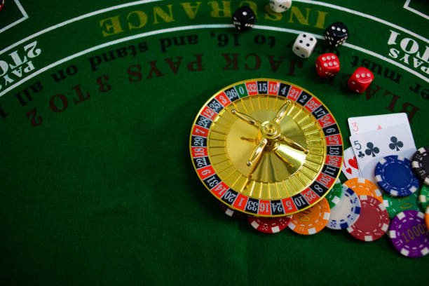 Pengguna Indonesia membaca promosi dengan teliti